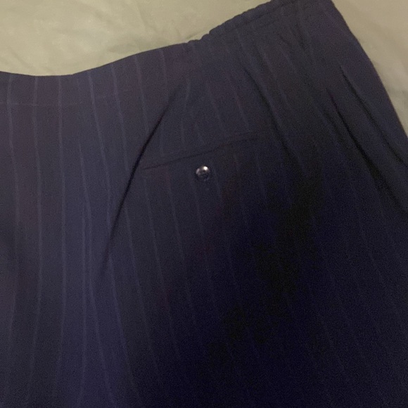 Valerie Stephens woman navy pinstripe suit - Picture 11 of 11